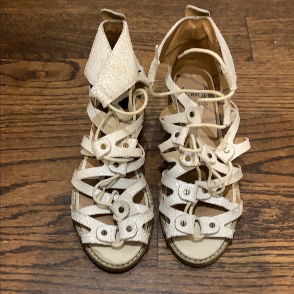Kat Von D White lace up sandals!